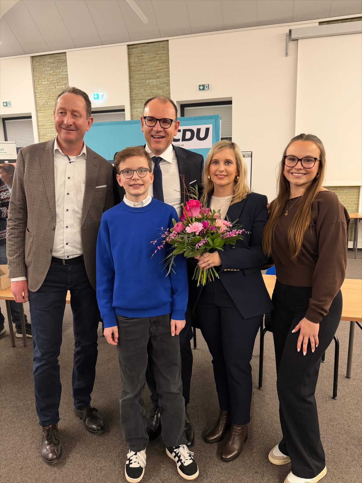 Erik Homann mit Familie bei der Nominierung zum Landratskandidaten 2026